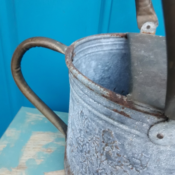 LARGE Vintage Watering Can Rustic Metal Pitcher - Picture 7 of 15